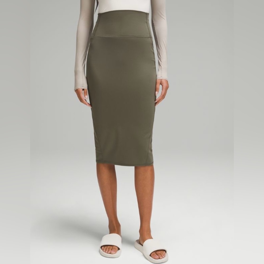 NWT Lululemon Nulu Slim-Fit High-Rise Skirt - Army Green Color Size 4